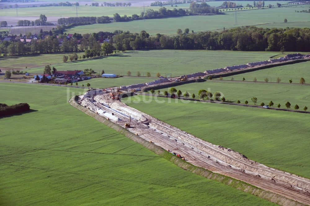 Luftaufnahme Gersdorf - Baustelle zur Verlegung von Leitungs- Rohren der EUGAL Trasse bei Gersdorf im Bundesland Brandenburg, Deutschland
