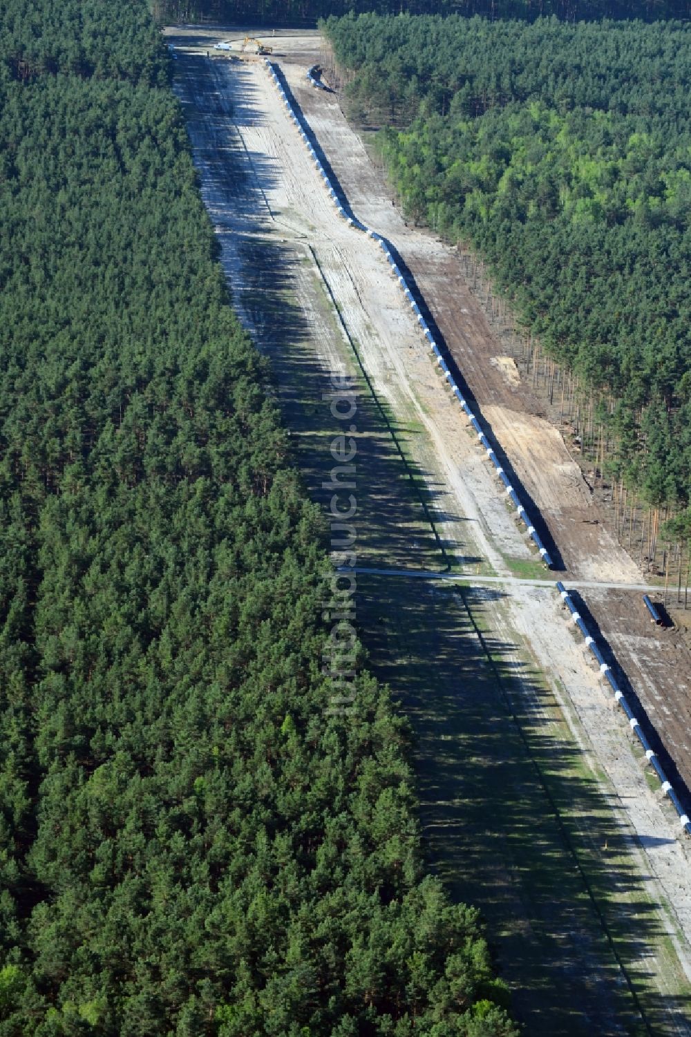 Luftbild Groß Köris - Baustelle zur Verlegung von Leitungs- Rohren der EUGAL Trasse in einem Wald bei Groß Köris im Bundesland Brandenburg, Deutschland