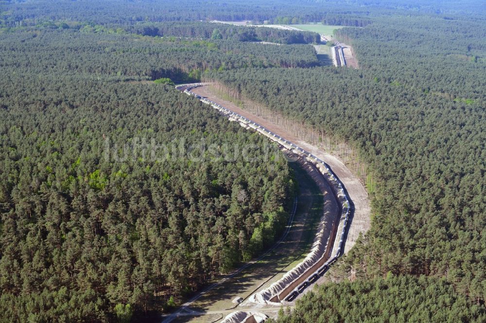 Luftbild Teupitz - Baustelle zur Verlegung von Leitungs- Rohren der EUGAL Trasse in einem Wald bei Teupitz im Bundesland Brandenburg, Deutschland