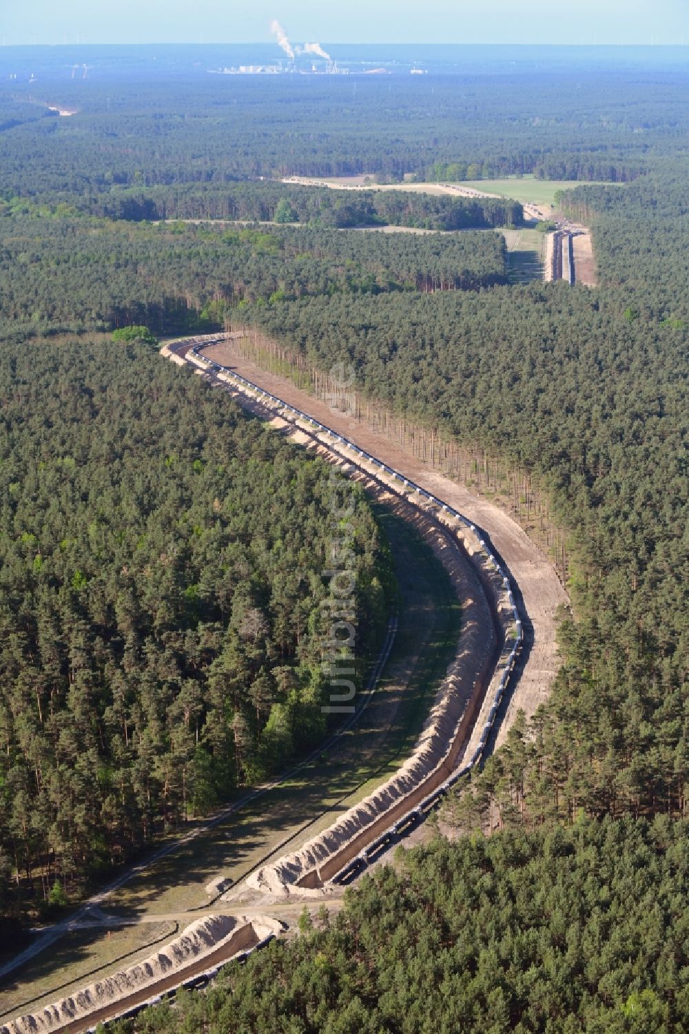Teupitz von oben - Baustelle zur Verlegung von Leitungs- Rohren der EUGAL Trasse in einem Wald bei Teupitz im Bundesland Brandenburg, Deutschland
