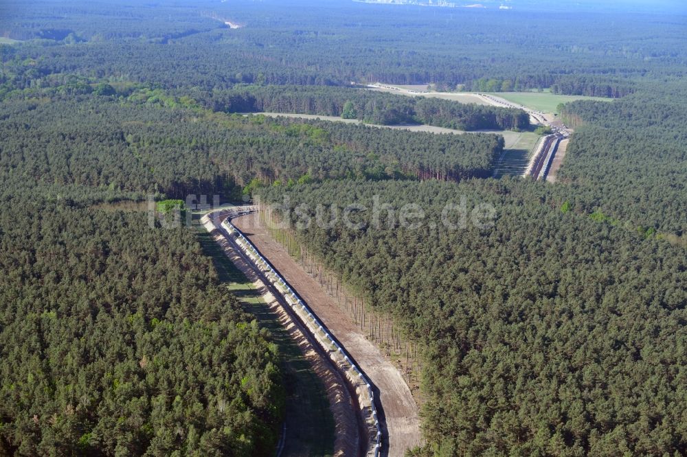 Teupitz aus der Vogelperspektive: Baustelle zur Verlegung von Leitungs- Rohren der EUGAL Trasse in einem Wald bei Teupitz im Bundesland Brandenburg, Deutschland