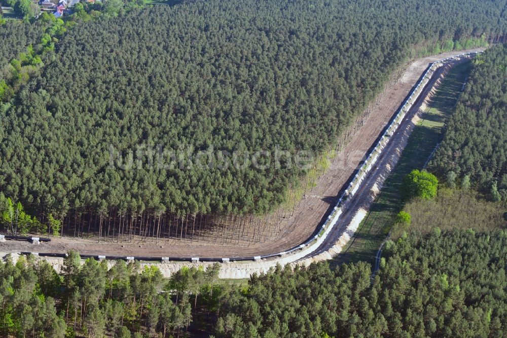 Luftaufnahme Teupitz - Baustelle zur Verlegung von Leitungs- Rohren der EUGAL Trasse in einem Wald bei Teupitz im Bundesland Brandenburg, Deutschland