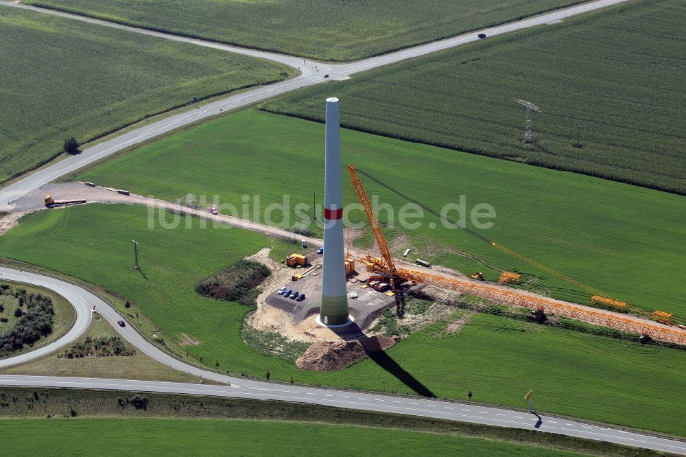 Luftaufnahme Gera - Baustelle zur Windrad- Montage in Cretzschwitz im Bundesland Thüringen