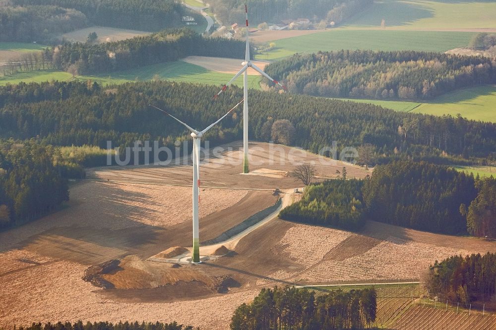 Luftbild Egg - Baustelle zur Windrad- Montage auf einem Feld in Egg im Bundesland Bayern, Deutschland