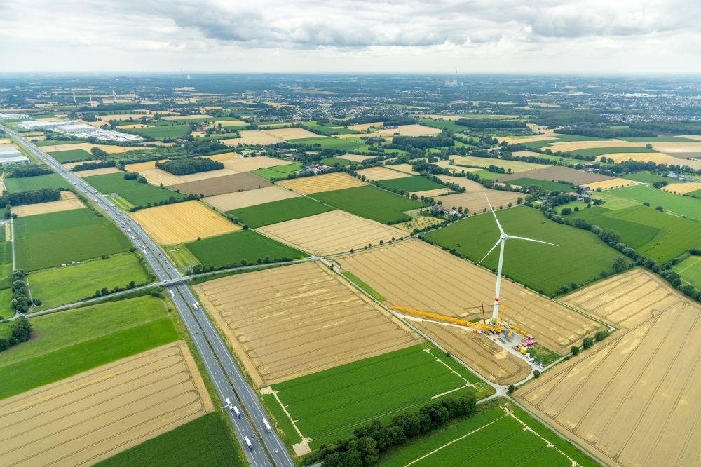 Luftbild Hamm - Baustelle zur Windrad- Montage auf einem Feld in Hamm im Bundesland Nordrhein-Westfalen, Deutschland