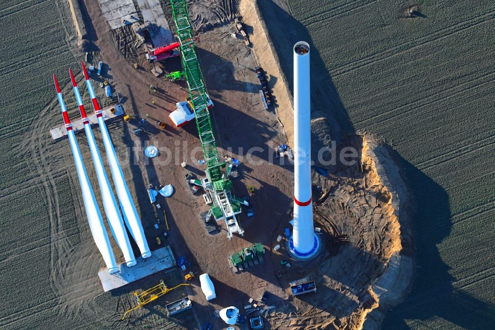 Luftaufnahme Milow - Baustelle zur Windrad- Montage in Milow im Bundesland Mecklenburg-Vorpommern, Deutschland