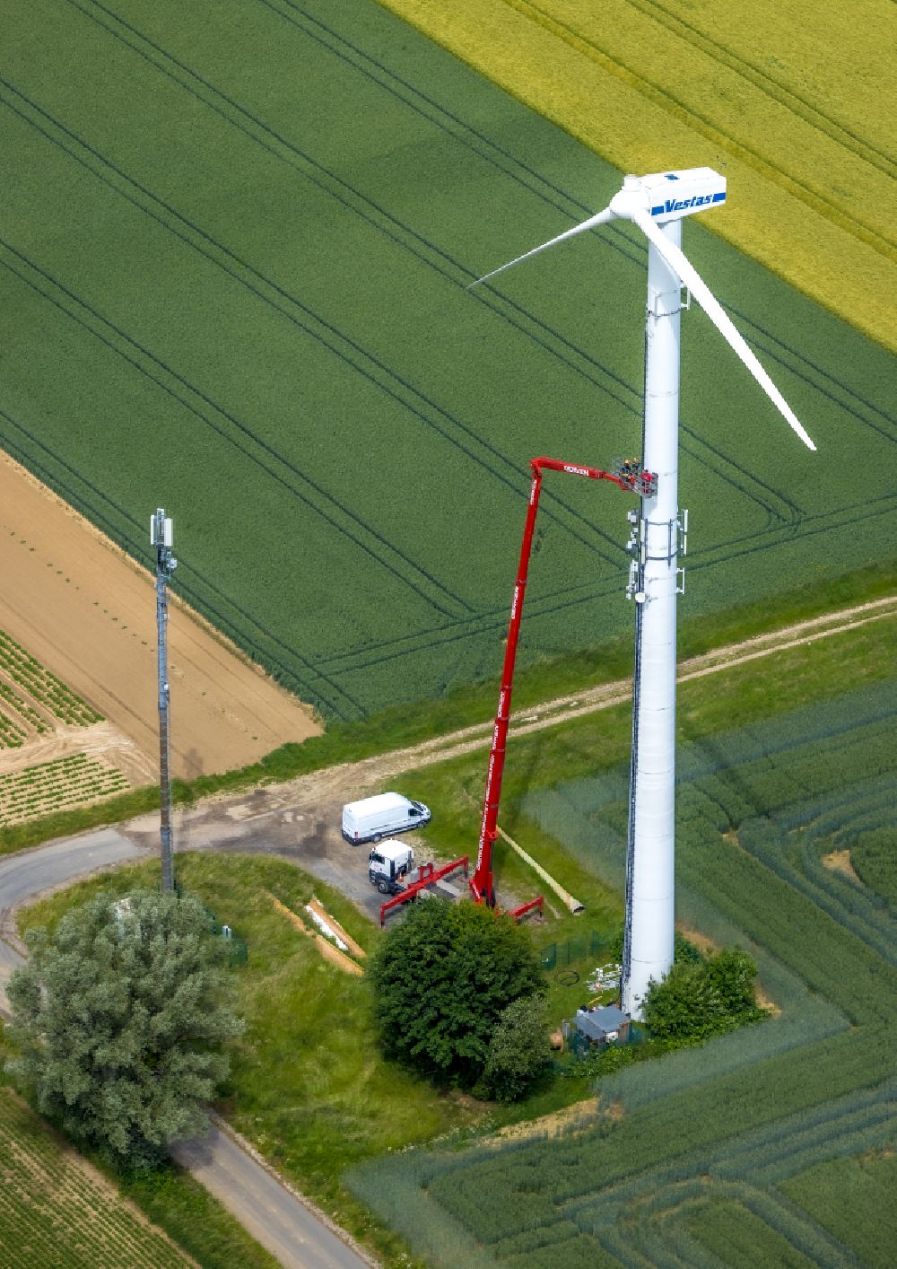 Werl aus der Vogelperspektive: Baustelle zur Windrad- Montage in Werl im Bundesland Nordrhein-Westfalen, Deutschland