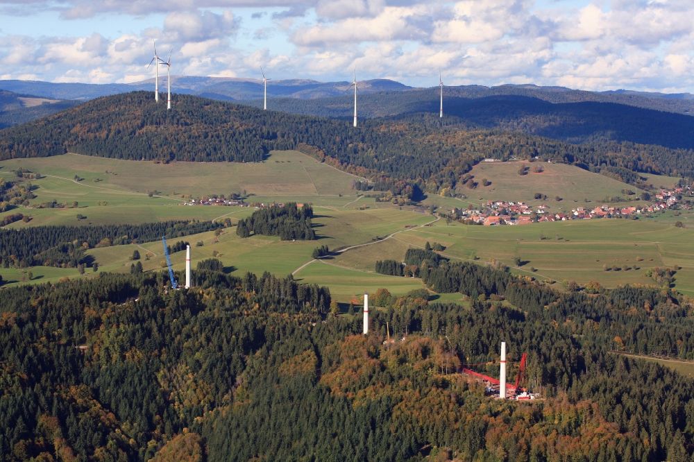 Hasel aus der Vogelperspektive: Baustelle zur Windrad- Montage im Windpark Hasel im Bundesland Baden-Württemberg, Deutschland