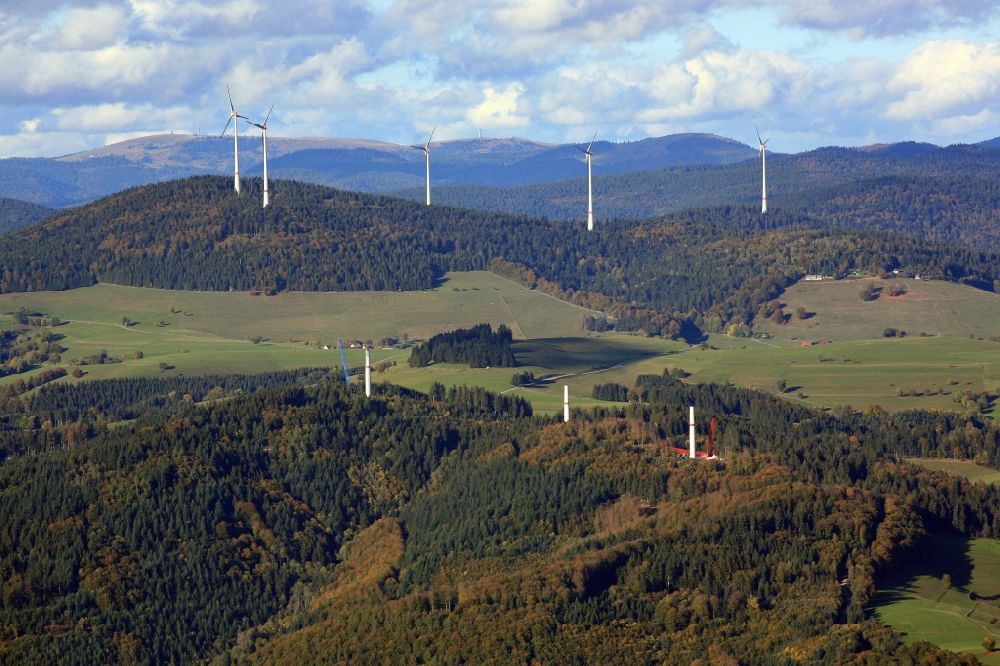 Hasel aus der Vogelperspektive: Baustelle zur Windrad- Montage im Windpark Hasel im Bundesland Baden-Württemberg, Deutschland