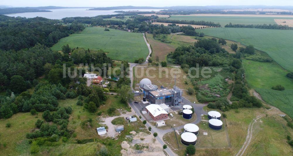 Luftbild Bergen auf Rügen - Baustelle für eine Zusatzfiltrationsanlage in Bergen auf Rügen im Bundesland Mecklenburg-Vorpommern, Deutschland