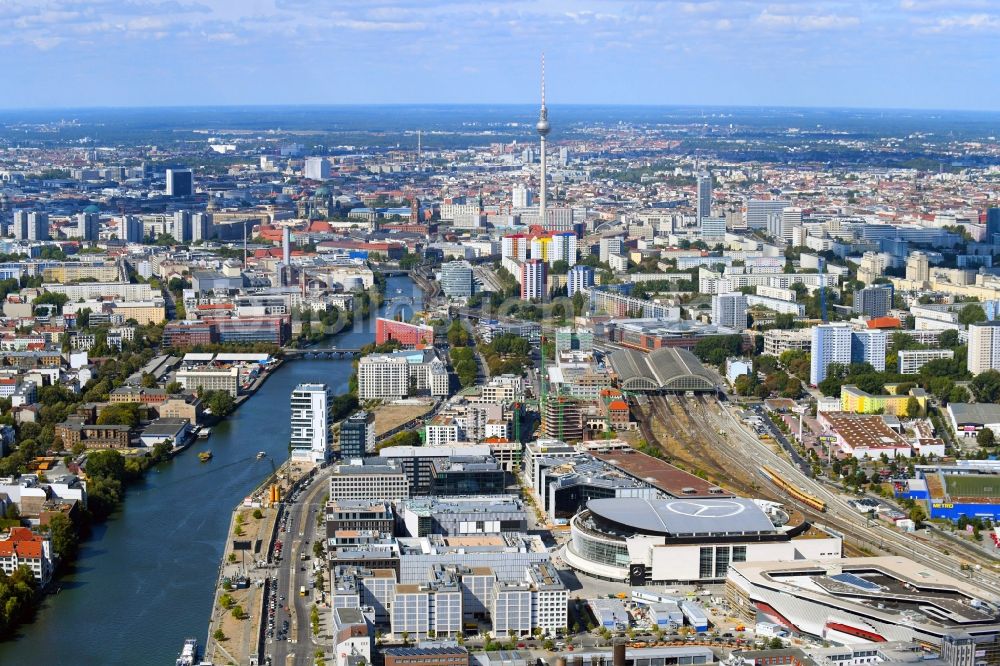 Luftbild Berlin - Baustellen auf dem Entwicklungsgebiet Anschutz- Areal im Ortsteil Bezirk Friedrichshain in Berlin, Deutschland