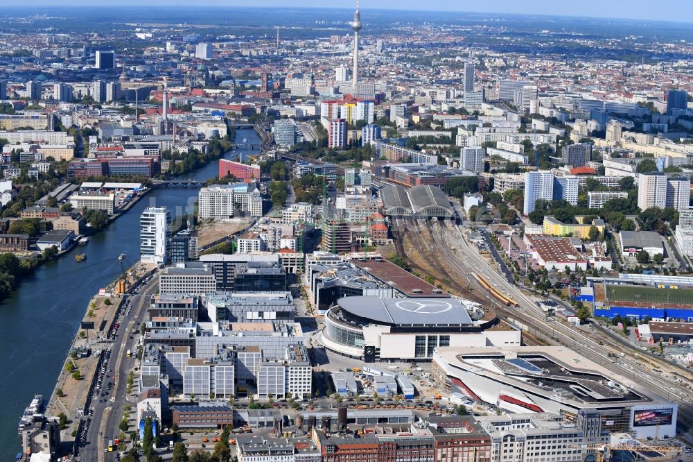 Berlin von oben - Baustellen auf dem Entwicklungsgebiet Anschutz- Areal im Ortsteil Bezirk Friedrichshain in Berlin, Deutschland
