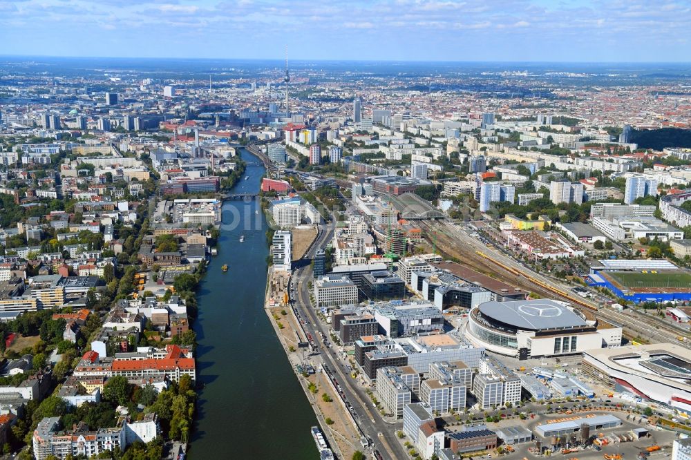 Luftbild Berlin - Baustellen auf dem Entwicklungsgebiet Anschutz- Areal im Ortsteil Bezirk Friedrichshain in Berlin, Deutschland