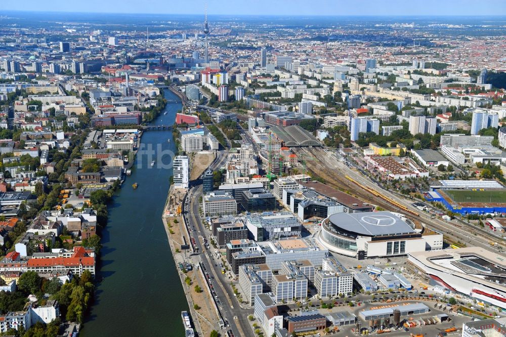Luftaufnahme Berlin - Baustellen auf dem Entwicklungsgebiet Anschutz- Areal im Ortsteil Bezirk Friedrichshain in Berlin, Deutschland