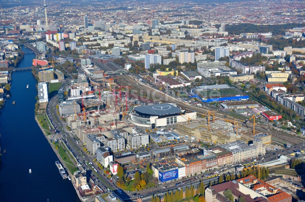 Berlin von oben - Baustellen auf dem Entwicklungsgebiet Anschutz- Areal im Ortsteil Bezirk Friedrichshain-Kreuzberg in Berlin, Deutschland