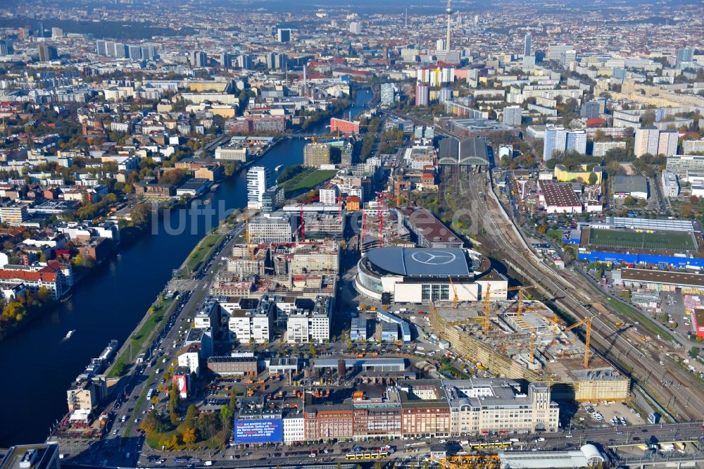 Luftbild Berlin - Baustellen auf dem Entwicklungsgebiet Anschutz- Areal im Ortsteil Bezirk Friedrichshain-Kreuzberg in Berlin, Deutschland