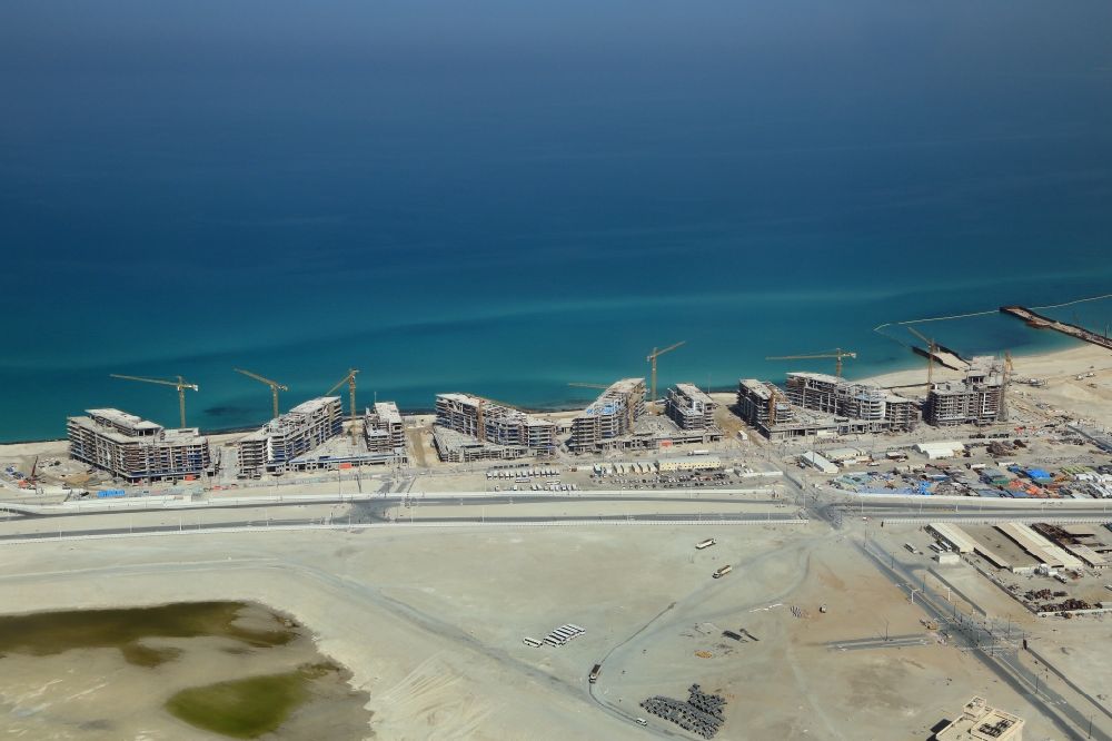 Luftaufnahme Abu Dhabi - Baustellen zu Neubau- Wohngebieten und Hotels auf der Insel Saadiyat in Abu Dhabi in Vereinigte Arabische Emirate