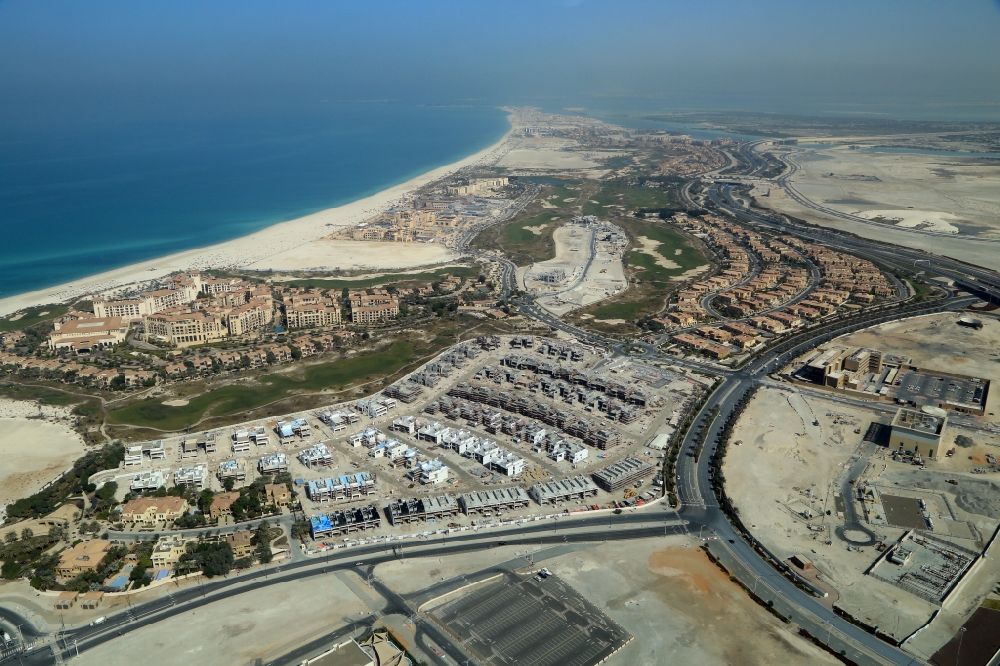 Luftaufnahme Abu Dhabi - Baustellen zu Neubau- Wohngebieten und Hotels auf der Insel Saadiyat in Abu Dhabi in Vereinigte Arabische Emirate
