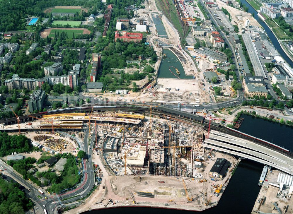 Berlin Mitte - Moabit von oben - Baustellen zum Um- und Ausbau des ehemaligen Lehrter Bahnhofes zum Hauptbahnhof der Deutschen Bahn in Berlin