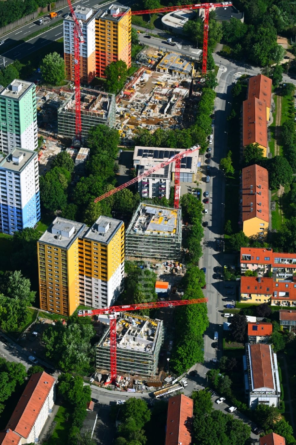 Erlangen von oben - Baustellen zum Neubau eines Stadtquartiers Quartier Isarring in Erlangen im Bundesland Bayern, Deutschland
