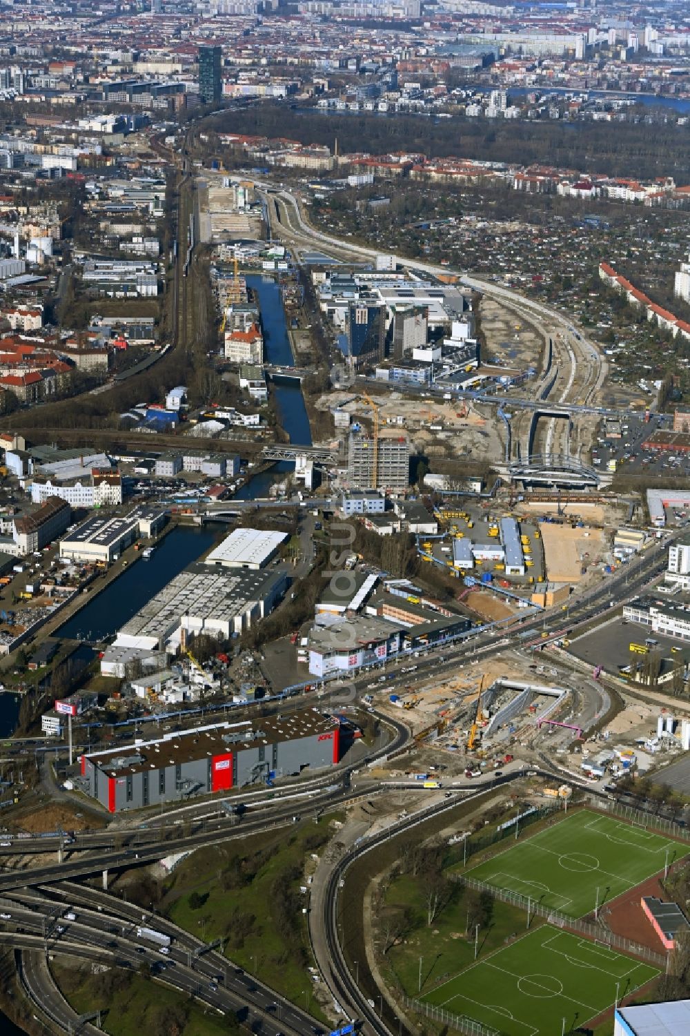 Luftbild Berlin - Baustellen zum Neubau der Verlängerung der Stadtautobahn A100 in Berlin Neukölln