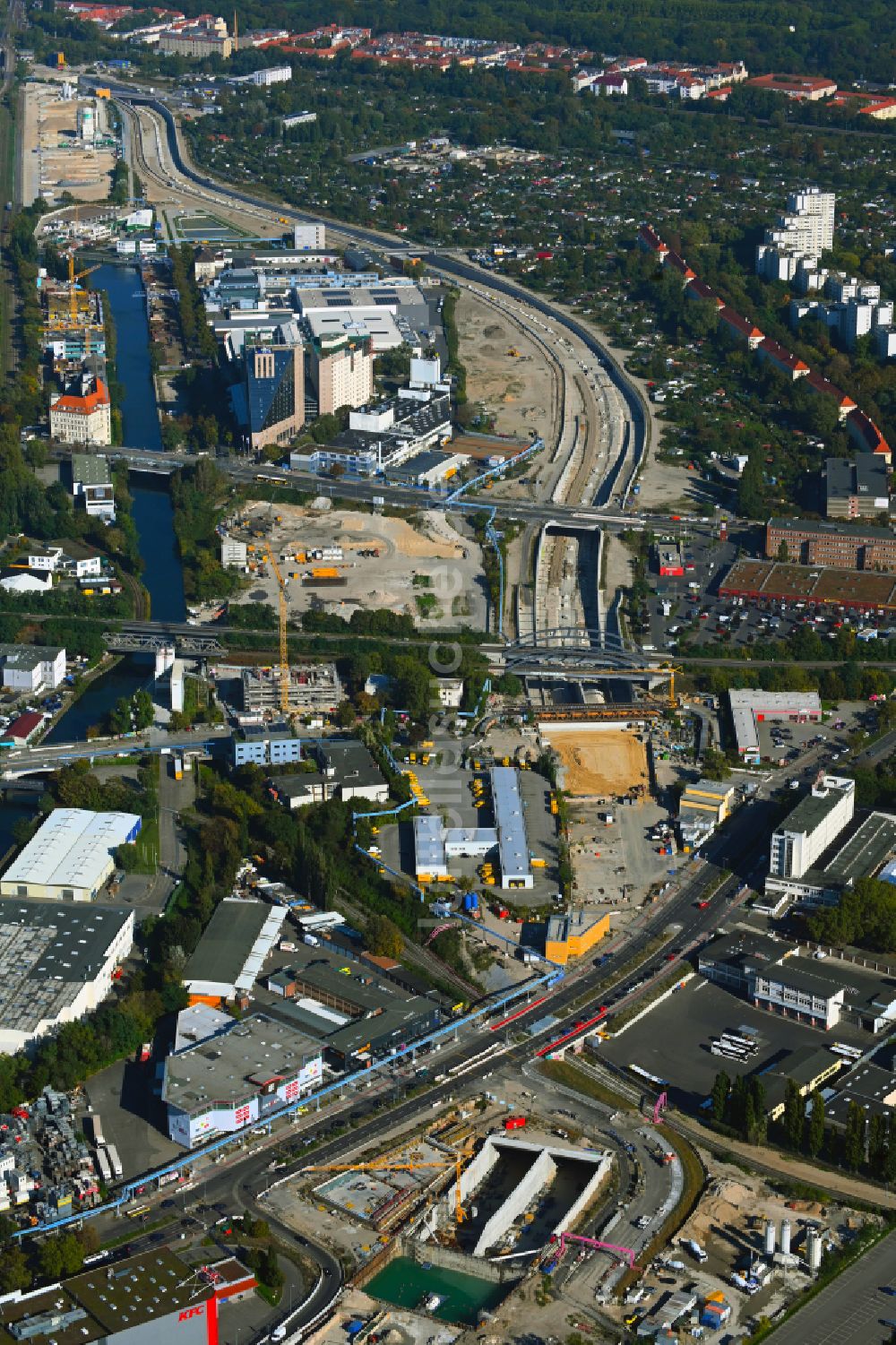 Berlin aus der Vogelperspektive: Baustellen zum Neubau der Verlängerung der Stadtautobahn A100 im Ortsteil Neukölln in Berlin, Deutschland