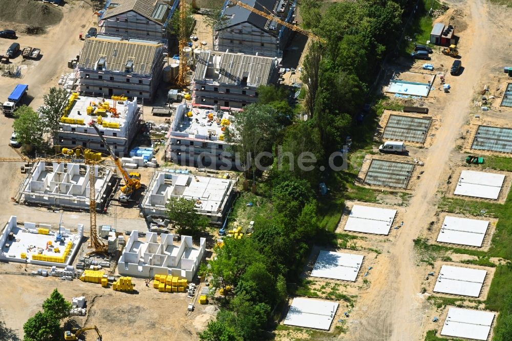 Luftaufnahme Berlin - Baustellen zum Neubau- Wohngebiet einer Einfamilienhaus- Siedlung in Berlin, Deutschland