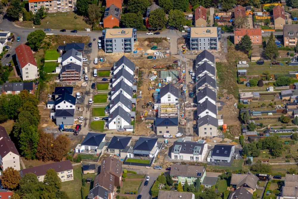 Hamm von oben - Baustellen zum Neubau- Wohngebiet einer Einfamilienhaus- Siedlung entlang der Erich-Polkaehn-Straße in Hamm im Bundesland Nordrhein-Westfalen, Deutschland