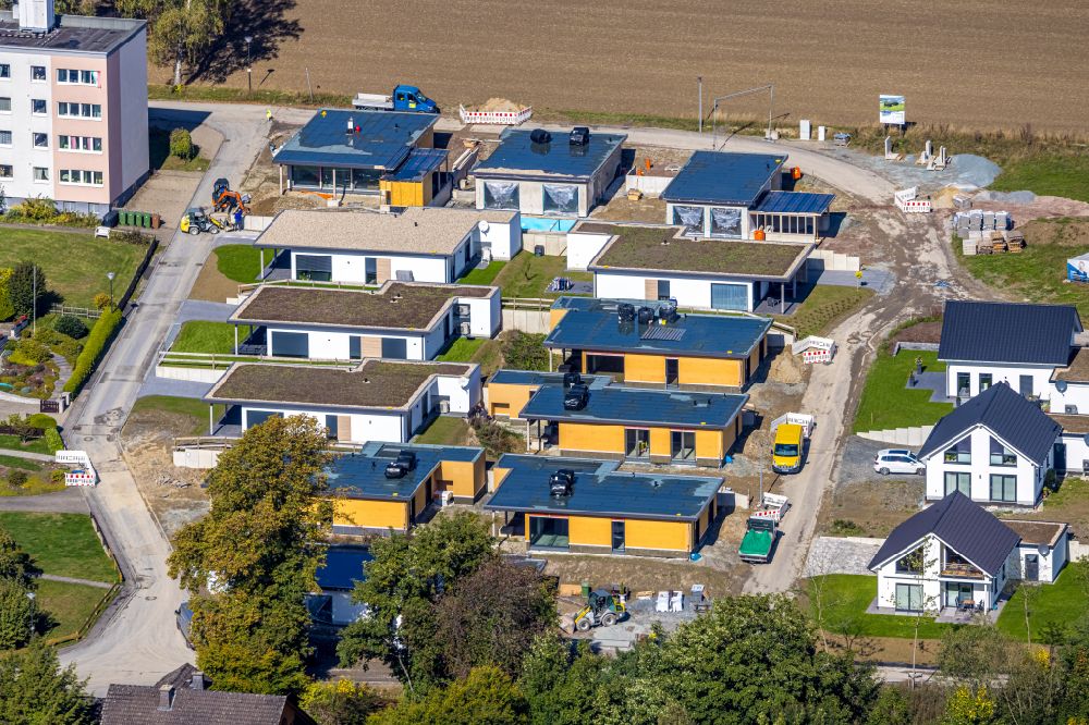 Schmallenberg von oben - Baustellen zum Neubau- Wohngebiet einer Einfamilienhaus- Siedlung in Schmallenberg im Bundesland Nordrhein-Westfalen, Deutschland