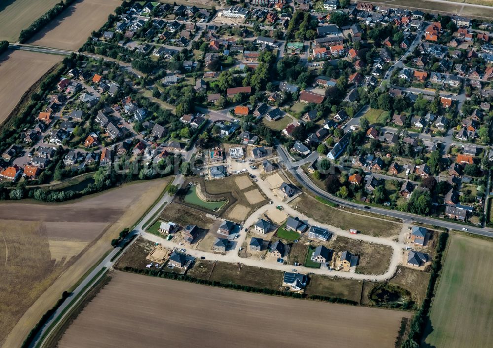Luftbild Stein - Baustellen zum Neubau- Wohngebiet einer Einfamilienhaus- Siedlung in Stein im Bundesland Schleswig-Holstein, Deutschland