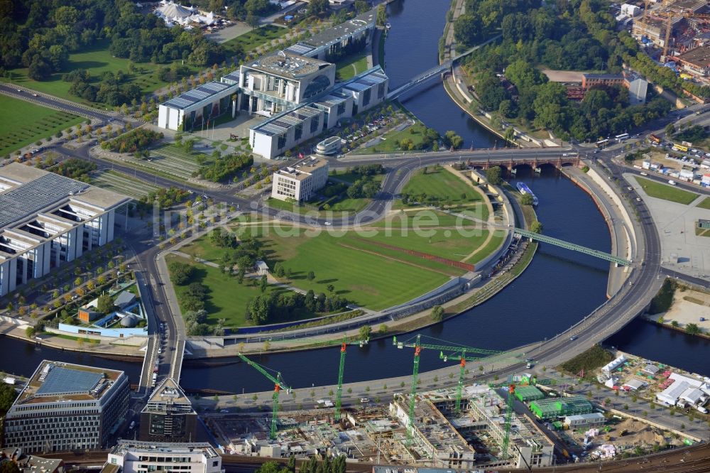 Luftbild Berlin - Baustellenblick auf den Neubau des Bundesministerium für Bildung und Forschung im Bezirk Mitte in Berlin