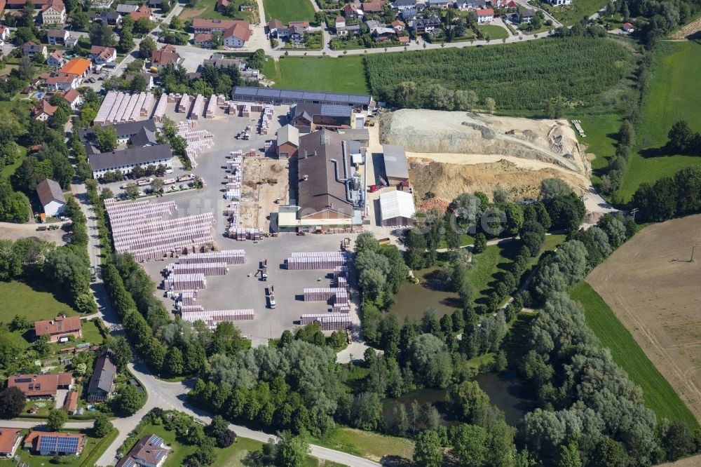 Vatersdorf aus der Vogelperspektive: Baustoffhandel und Logistikzentrum der LEIPFINGER-BADER GmbH in Vatersdorf im Bundesland Bayern, Deutschland