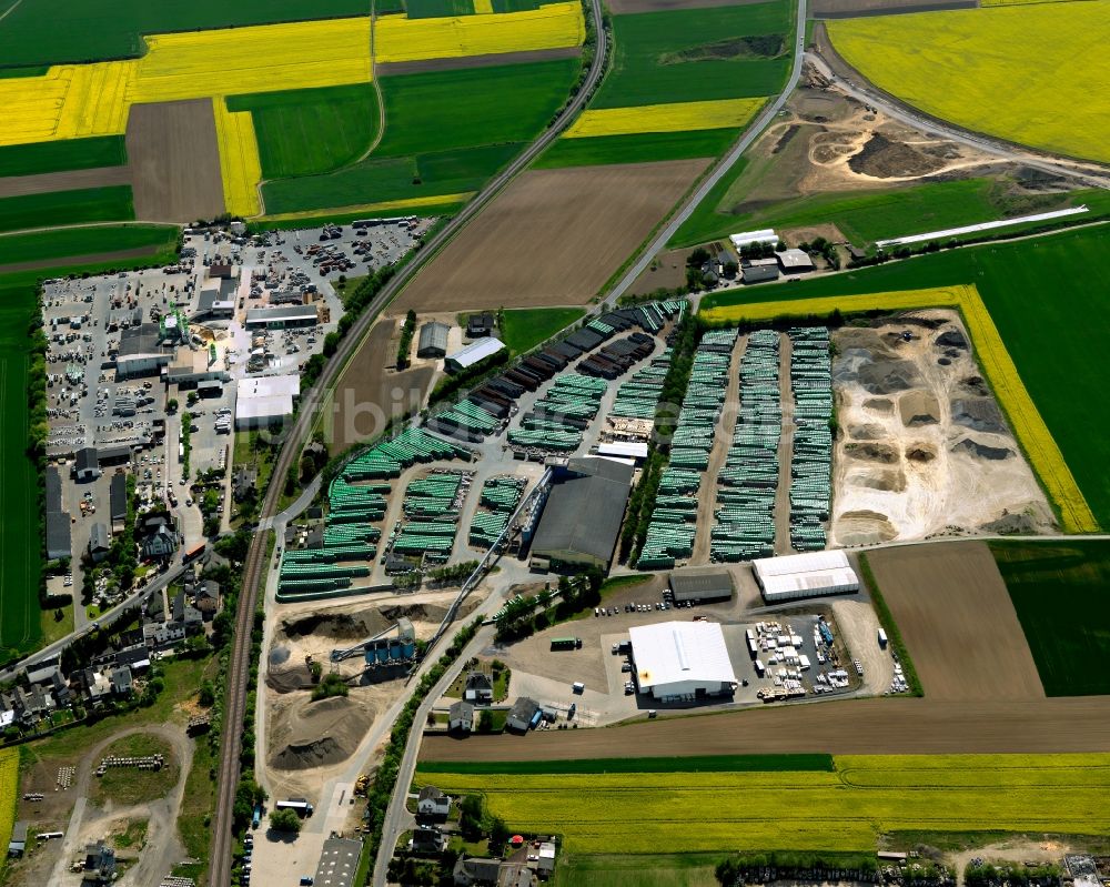 Kruft von oben - Baustoffwerke und Baustoffhandel in der Ortsgemeinde Kruft im Bundesland Rheinland-Pfalz