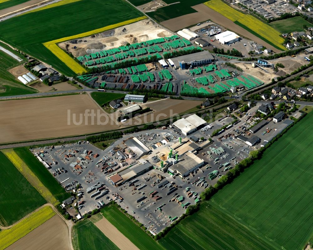Luftbild Kruft - Baustoffwerke und Baustoffhandel in der Ortsgemeinde Kruft im Bundesland Rheinland-Pfalz