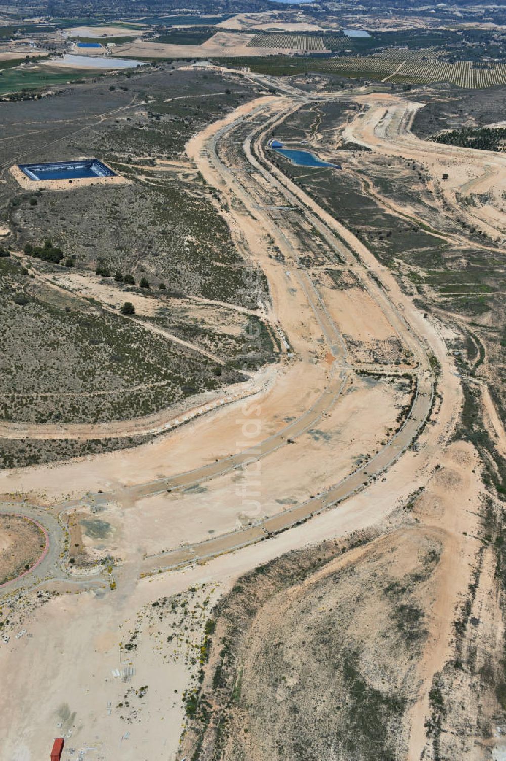 Luftaufnahme Casa Pelada - Baustopp auf erschlossenen Bauland für Ferienimmobilien bei Casa Pelada in der Region Murcia in Spanien