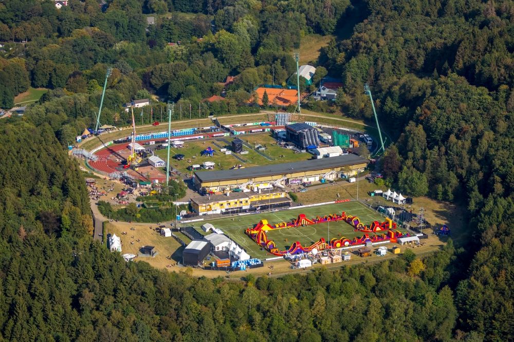 Lüdenscheid von oben - Bautz Festival auf dem Sportstätten-Gelände des Stadion Nattenberg-Stadion in Lüdenscheid im Bundesland Nordrhein-Westfalen, Deutschland