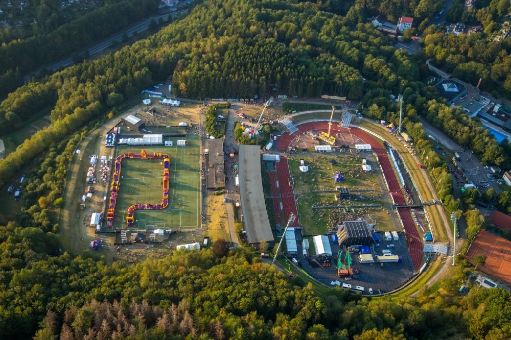 Luftaufnahme Lüdenscheid - Bautz Festival auf dem Sportstätten-Gelände des Stadion Nattenberg-Stadion in Lüdenscheid im Bundesland Nordrhein-Westfalen, Deutschland
