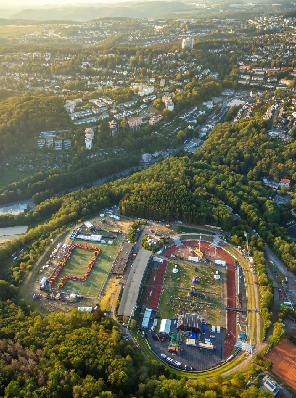 Lüdenscheid von oben - Bautz Festival auf dem Sportstätten-Gelände des Stadion Nattenberg-Stadion in Lüdenscheid im Bundesland Nordrhein-Westfalen, Deutschland