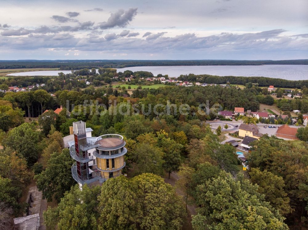 Joachimsthal von oben - Bauwerk des Aussichtsturmes und alten Wasserturm in Joachimsthal im Bundesland Brandenburg, Deutschland