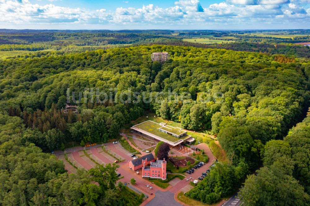 Luftbild Binz - Bauwerk des Aussichtsturmes Baumwipfelpfad im Naturerbe Zentrum Rügen in Binz im Bundesland Mecklenburg-Vorpommern, Deutschland