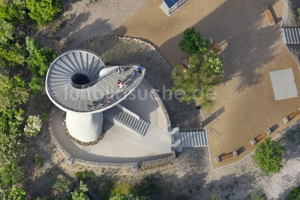 Luftaufnahme Velence - Bauwerk des Aussichtsturmes Bence Mountain Lookout in Velence in Weißenburg, Ungarn
