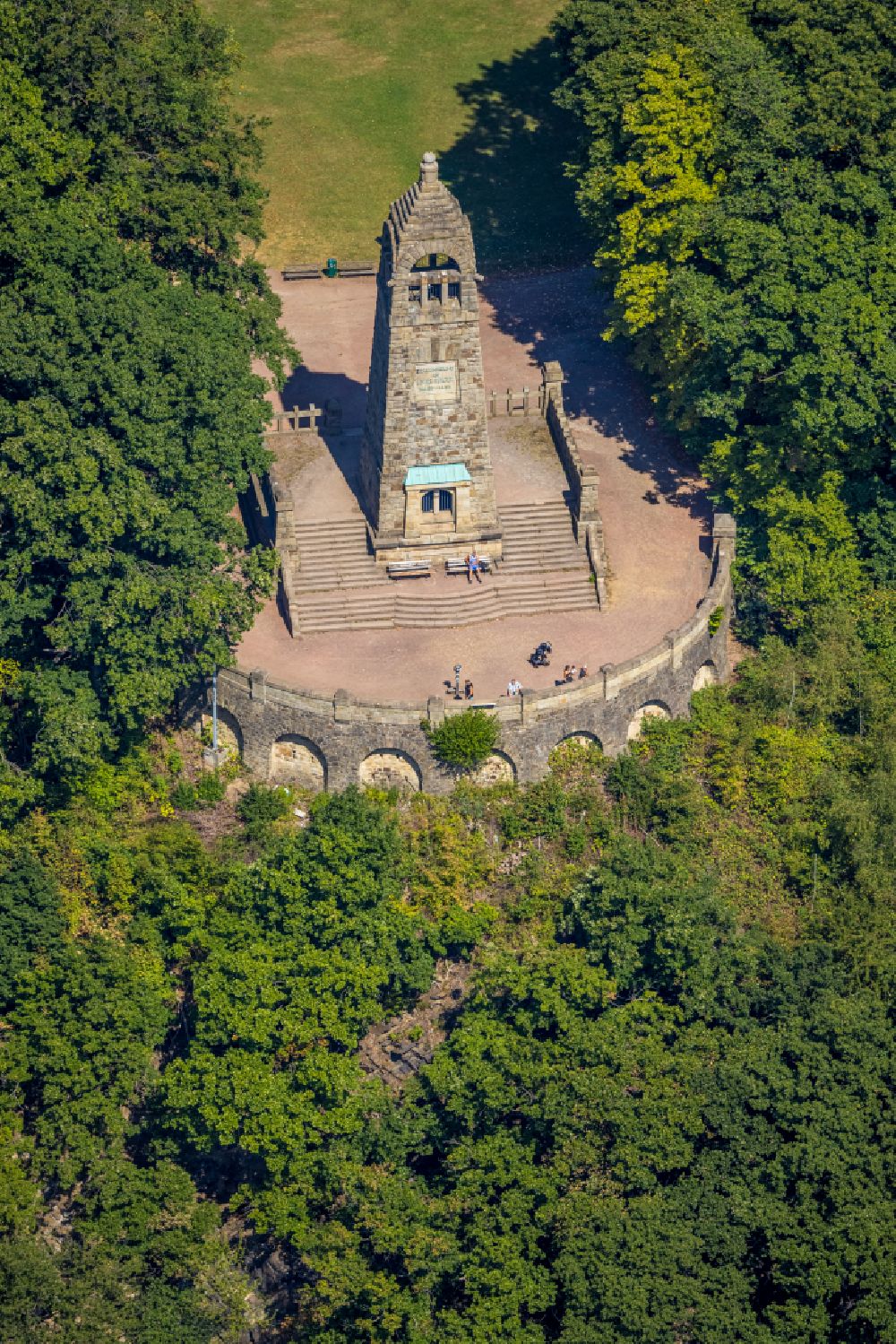 Luftbild Bommern - Bauwerk des Aussichtsturmes Berger- Denkmal in Bommern im Bundesland Nordrhein-Westfalen, Deutschland