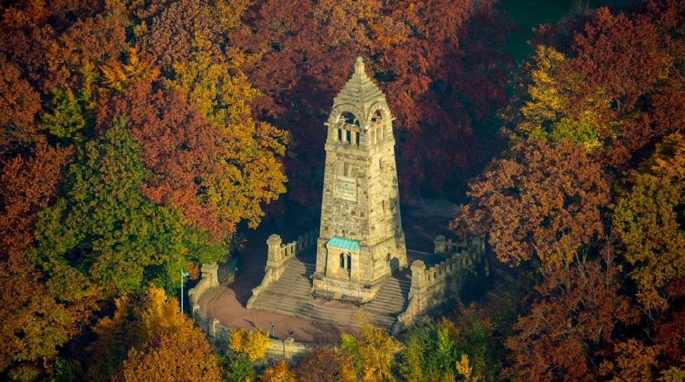 Luftbild Witten - Bauwerk des Aussichtsturmes Berger-Denkmal im Süden von Witten im Bundesland Nordrhein-Westfalen