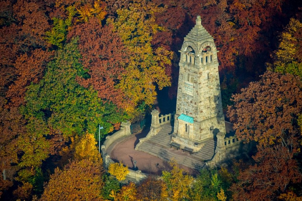 Luftaufnahme Witten - Bauwerk des Aussichtsturmes Berger-Denkmal im Süden von Witten im Bundesland Nordrhein-Westfalen
