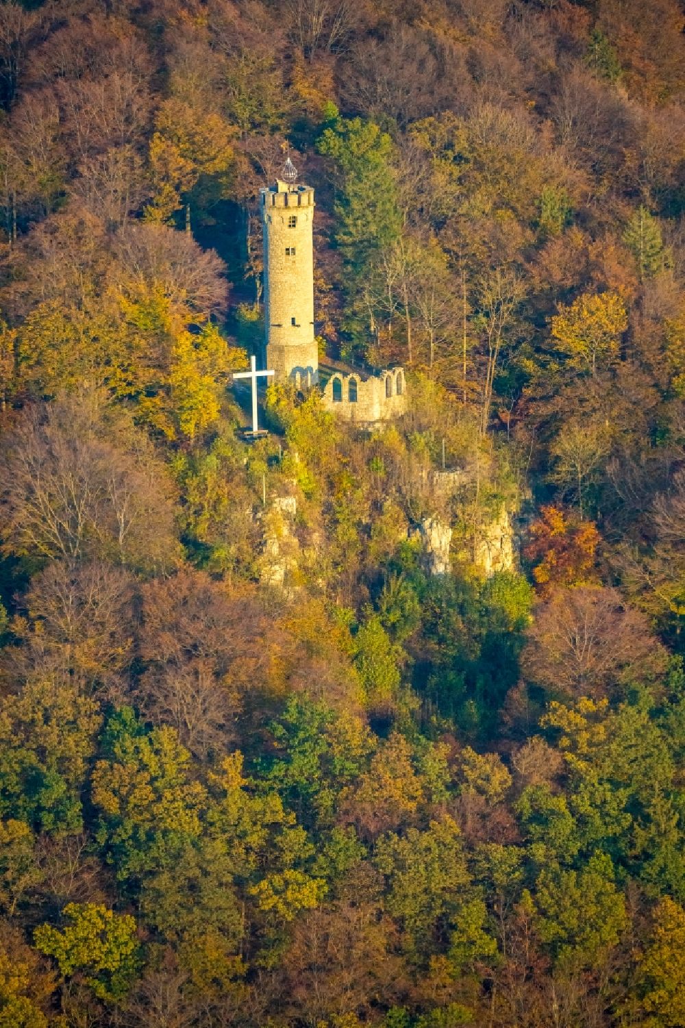 Marsberg aus der Vogelperspektive: Bauwerk des Aussichtsturmes Bilsteinturm in Marsberg im Bundesland Nordrhein-Westfalen, Deutschland