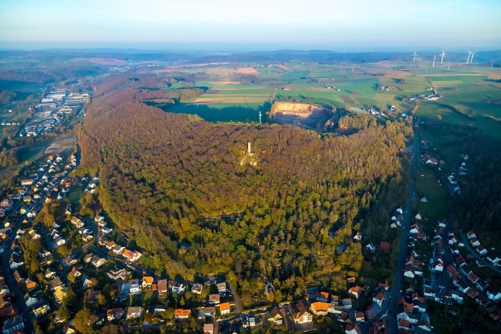 Luftbild Marsberg - Bauwerk des Aussichtsturmes Bilsteinturm in Marsberg im Bundesland Nordrhein-Westfalen, Deutschland