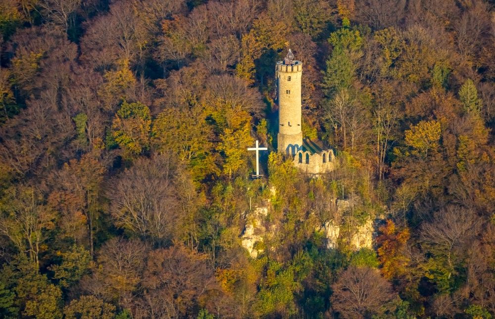 Luftaufnahme Marsberg - Bauwerk des Aussichtsturmes Bilsteinturm in Marsberg im Bundesland Nordrhein-Westfalen, Deutschland