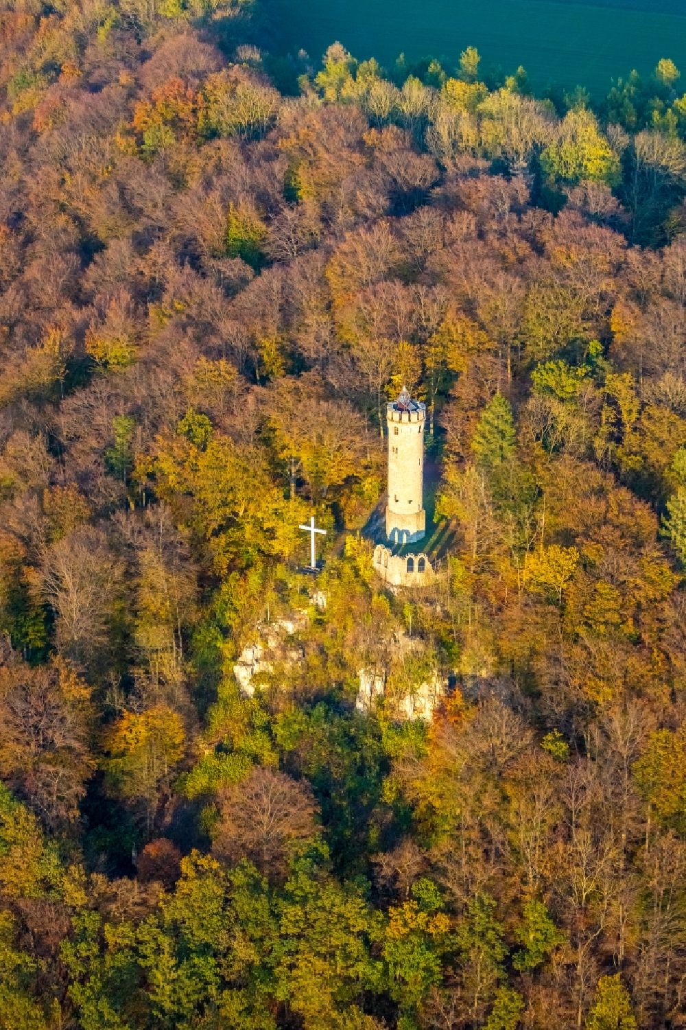 Marsberg von oben - Bauwerk des Aussichtsturmes Bilsteinturm in Marsberg im Bundesland Nordrhein-Westfalen, Deutschland