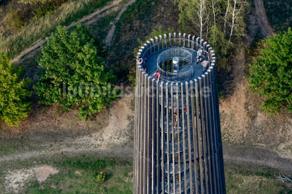 Luftaufnahme Hartmannsdorf - Bauwerk des Aussichtsturmes auf der Bistumshöhe in Hartmannsdorf im Bundesland Sachsen, Deutschland