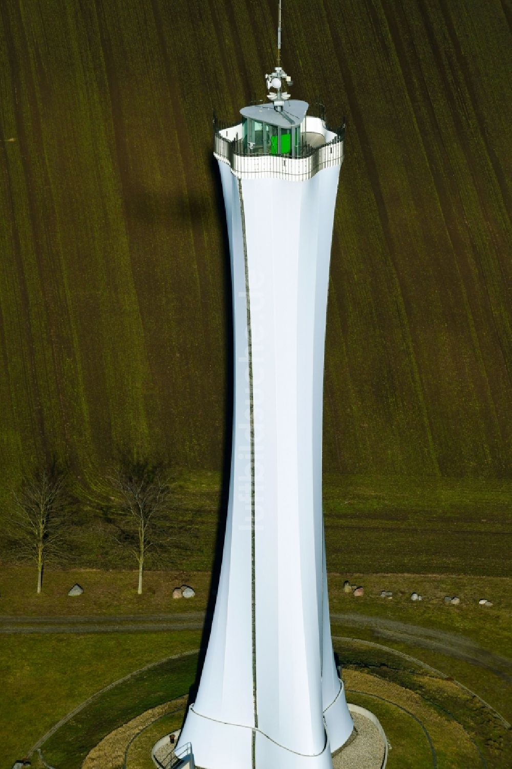 Teichland aus der Vogelperspektive: Bauwerk des Aussichtsturmes Bärenbrücker Höhe in Teichland im Bundesland Brandenburg, Deutschland